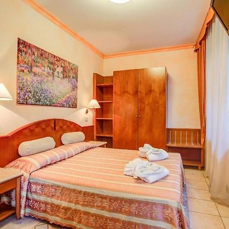Hotel Rosalba - Valentini Family Village 벨레지아아지마리나 외부 사진