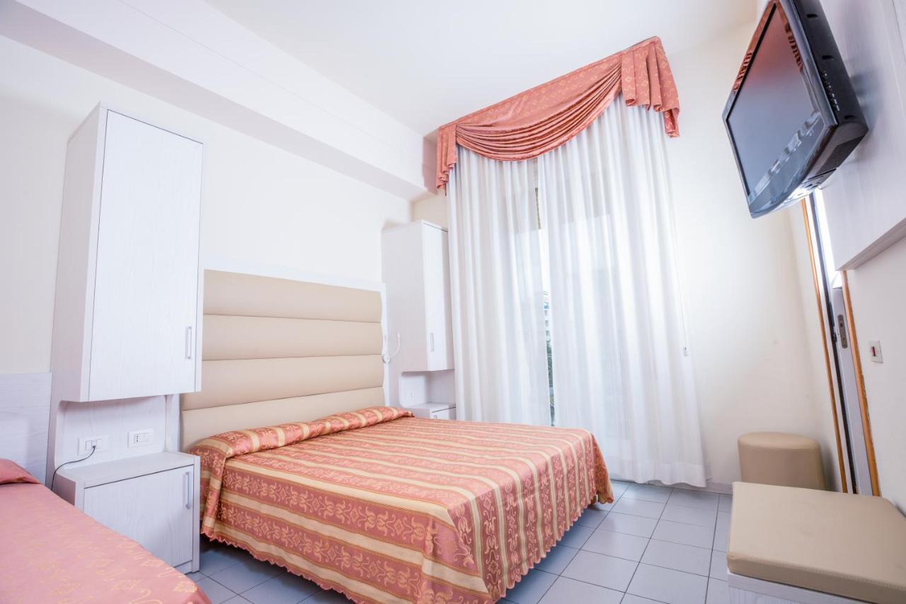 Hotel Rosalba - Valentini Family Village 벨레지아아지마리나 외부 사진