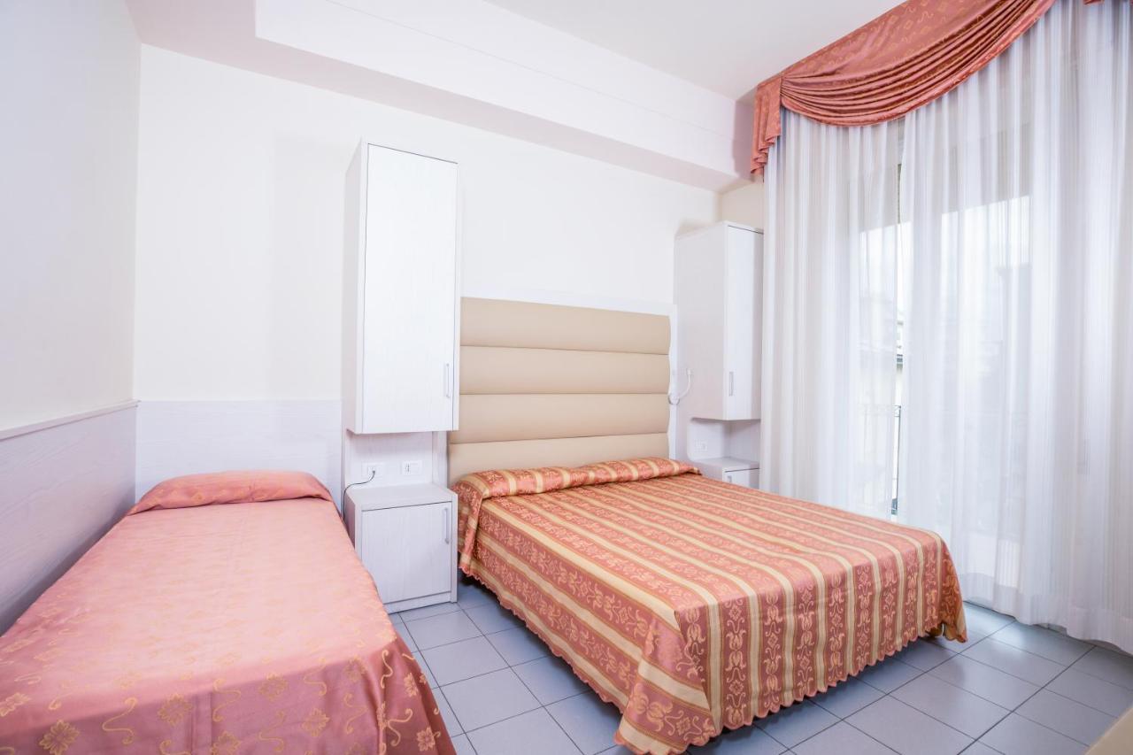 Hotel Rosalba - Valentini Family Village 벨레지아아지마리나 외부 사진