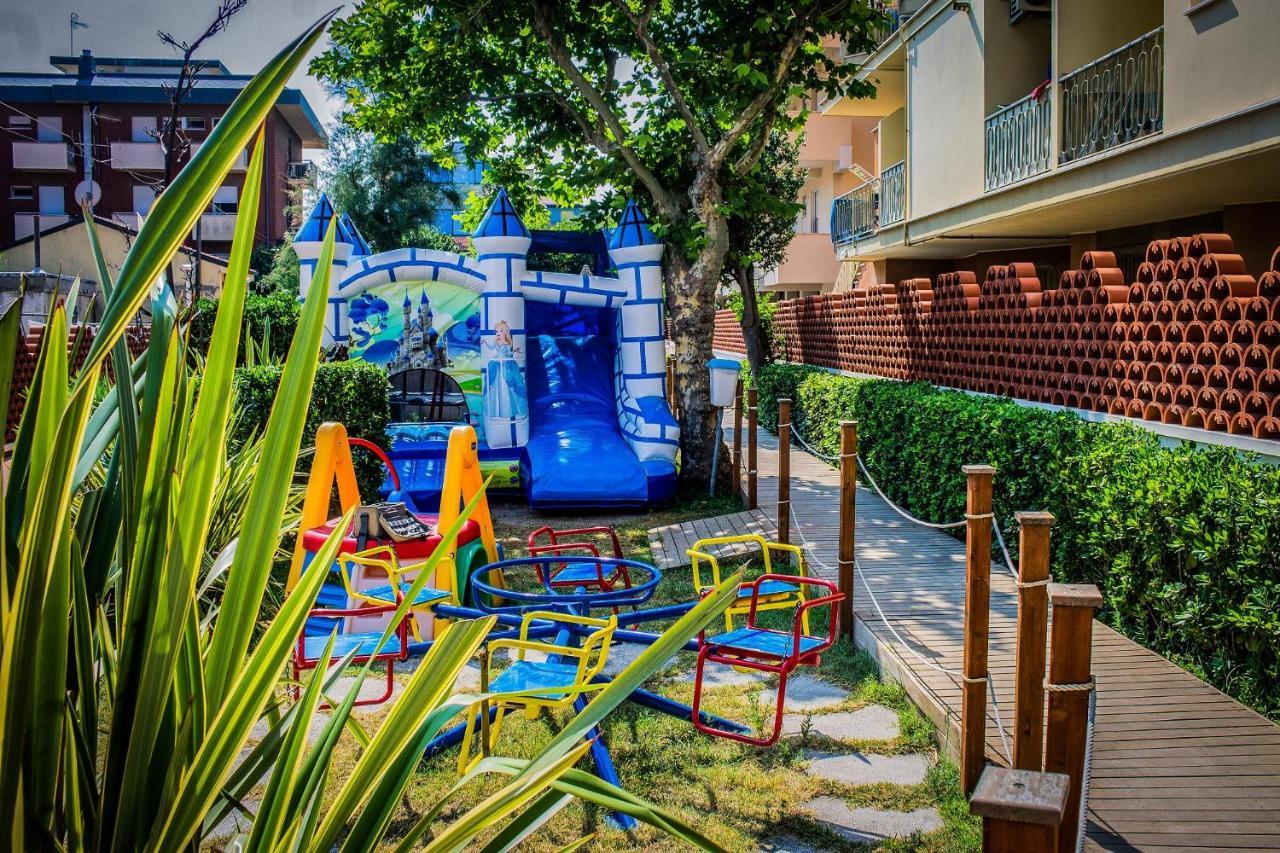 Hotel Rosalba - Valentini Family Village 벨레지아아지마리나 외부 사진