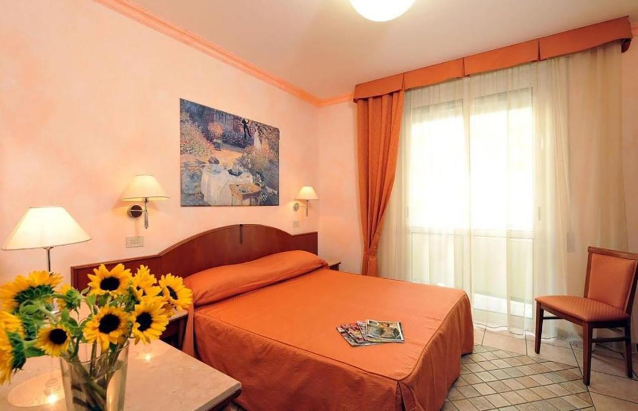 Hotel Rosalba - Valentini Family Village 벨레지아아지마리나 외부 사진