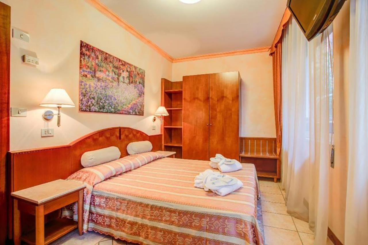 Hotel Rosalba - Valentini Family Village 벨레지아아지마리나 외부 사진